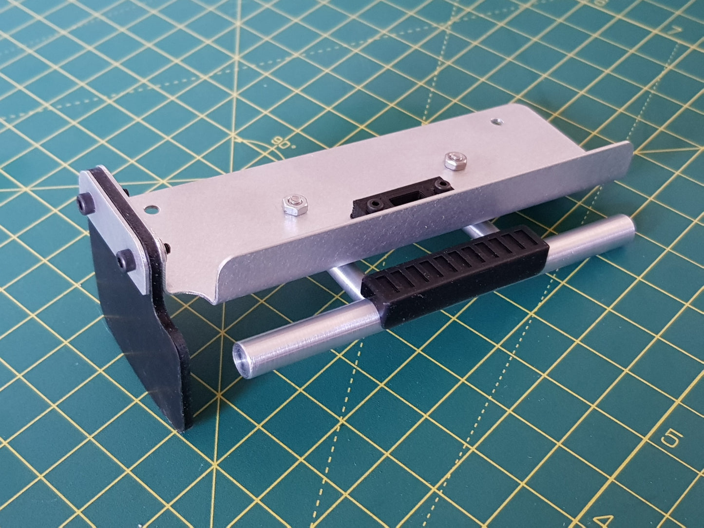 Tamiya Defender 90 CC-01 side step kit 3.